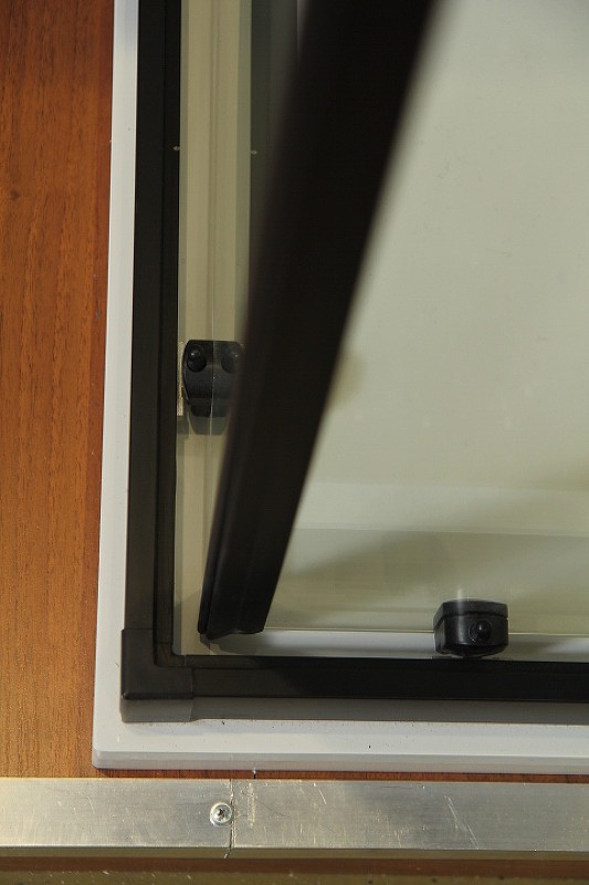 Душевой уголок Cezares Eco 100x100 ECO-O-A-2-100-C-NERO