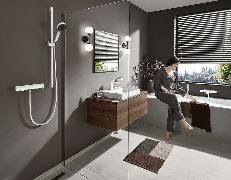 Смеситель для ванны Hansgrohe Vivenis 75420700 белый матовый